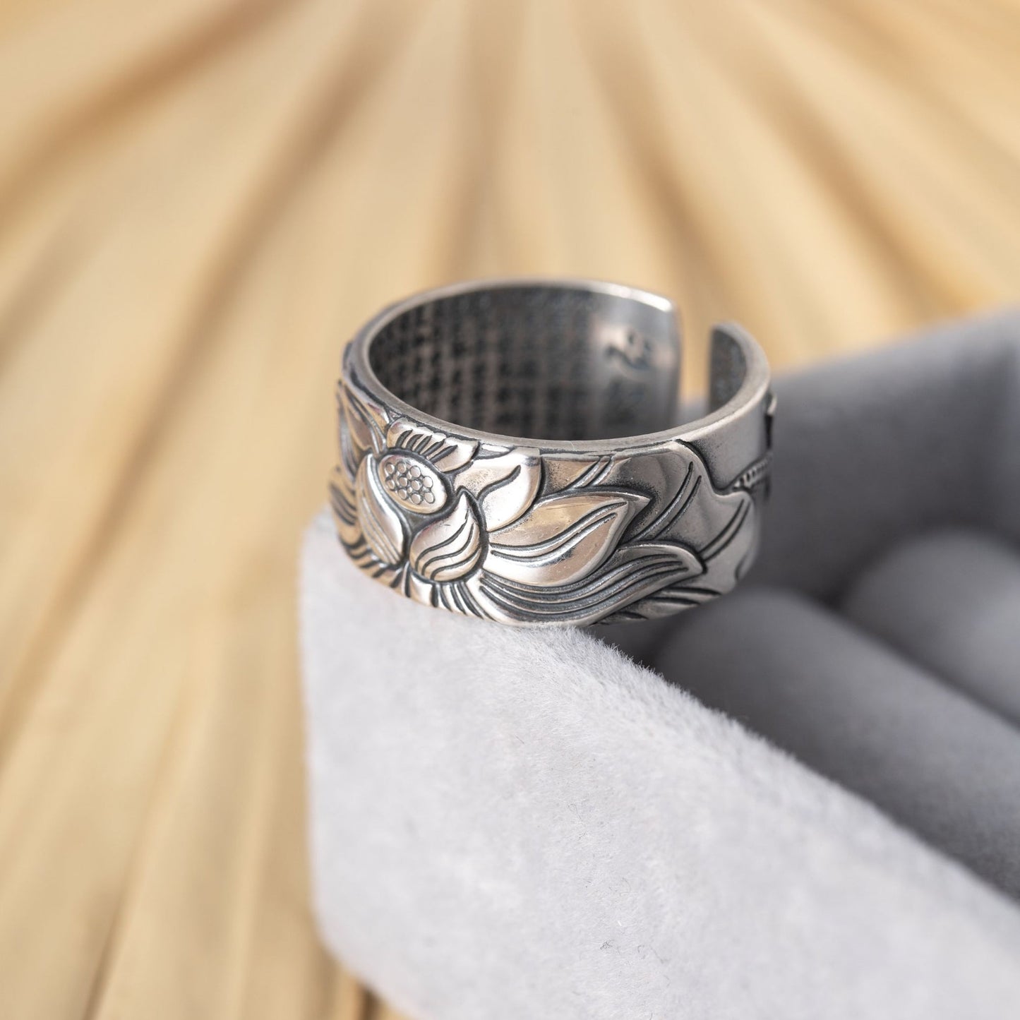 Tranquil Lotus Ring | Støt brystkræft