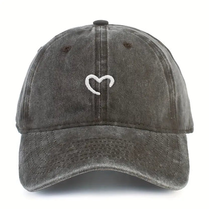 Embroidered Heart Hat | Støt brystkræft